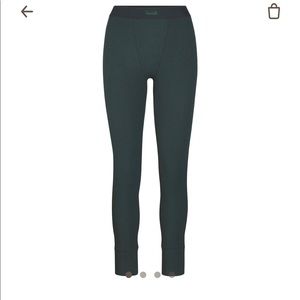 Skims soldout leggings